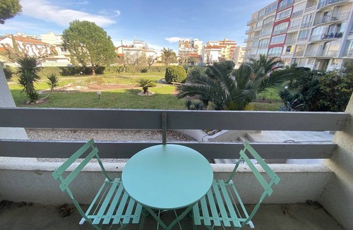 La Jetee Apartment | Apartment with parking, pets welcome - 4 guests