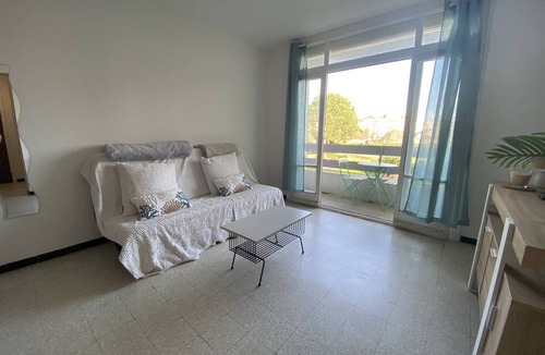 La Jetee Apartment | Apartment with parking, pets welcome - 4 guests