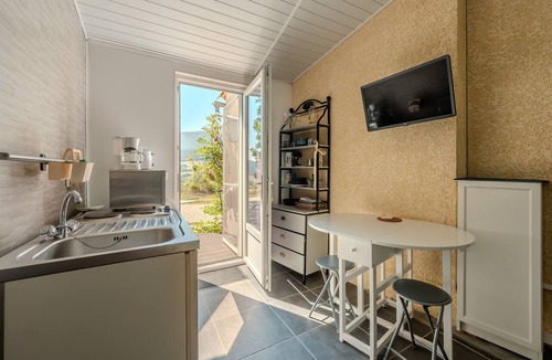 Mevouillon Apartment | Apartment with Private Terrace and Pool