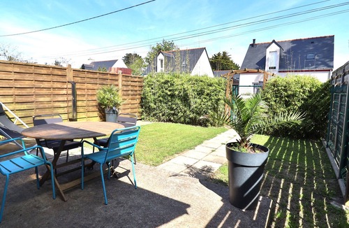 Groix Apartment | Apartment with private garden and modern amenities