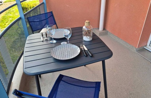 Ploumagoar Apartment | Apartment with Secure Parking