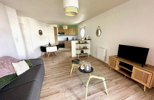 Ploumagoar Apartment | Apartment with secure parking, near Guingamp