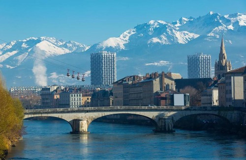 Quartier Exposition-Bajatiere Apartment | Appart 4 chambres, balcon et ascenseur