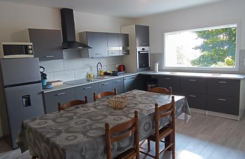 Beausemblant Apartment | Appart complet 3 chambres calme facture et repas possibles