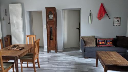 Laniscat House | APPART' DU CHEF DE GARE gîte à Gouarec au pied de la Vélodyssée