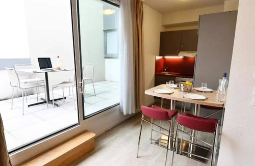 Bassins a Flot Apartment | Appart'Hotel Sea & Golf Bordeaux Bassins à Flot* - 2 Rooms 1/4 People Suite Terrace