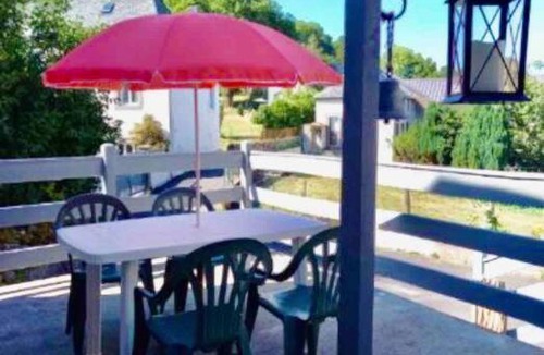 Egliseneuve-d'Entraigues Apartment | Appartement Dans un village en Auvergne sancy