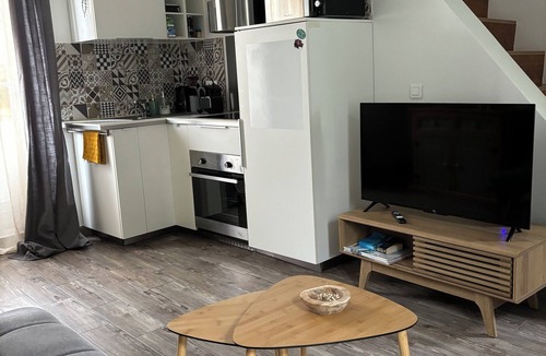 Chennevieres-sur-Marne Apartment | Appartement en Duplex Chaleureux et Confortable Comprenant Deux Pièces