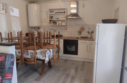 Besse-en-Chandesse Apartment | Appartement Le Paradou à Besse