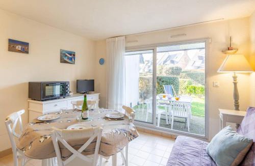 Carnac Apartment | Appartement à 200m de la Plage de Légenèse à Carnac - 2 pièces, 4 pers, terrasse jardin, parking inclus - FR-1-477-143