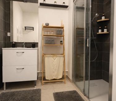 Bourgoin-Jallieu Apartment | Appartement élégant avec terrasse & vue dégagée