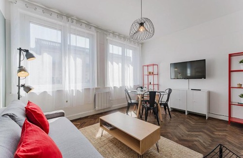 Historic Center Apartment | Appartement 2 chambres avec parking, proche métro