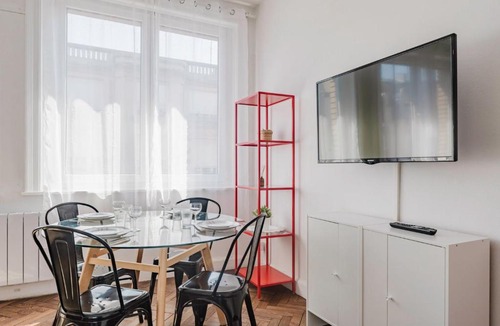 Historic Center Apartment | Appartement 2 chambres avec parking, proche métro
