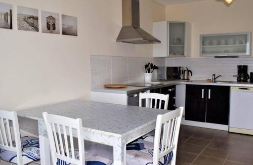 Tregastel Apartment | Appartement 3* avec ascenseur, balcon et parking privé à Trégastel - FR-1-368-11