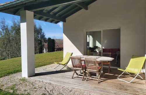 Ascain Apartment | Appartement 3* paisible à Ascain avec jardin et WIFI - FR-1-239-504