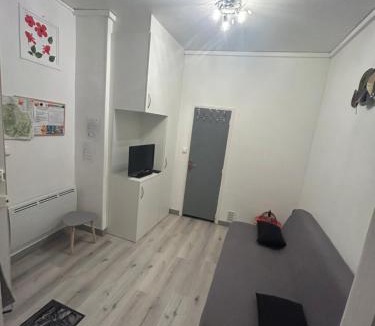 Vals-les-Bains Apartment | Appartement 5 - T2 Meublé 2 étoiles proche des thermes
