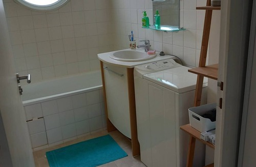 Rive Droite Apartment | Appartement 51 m² Ensoleillé. Parking Gratuit