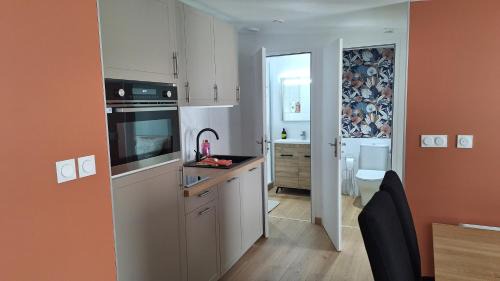 Perignat-sur-Allier Apartment | Appartement avec extérieur et terrain de pétanque