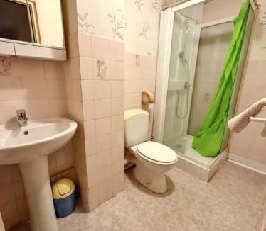 Neris-les-Bains Apartment | Appartement accueillant à Néris-les-Bains - 35 m², terrasse agréable