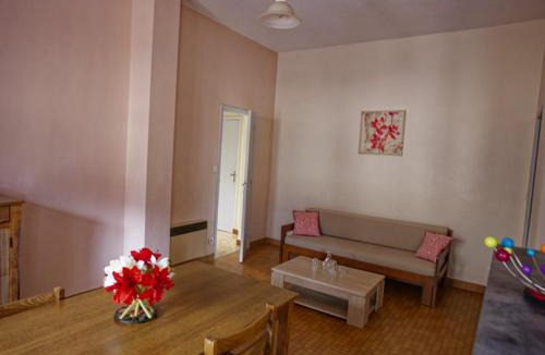 Arfeuilles Apartment | Appartement Arfeuilles, 3 pièces, 4 personnes - FR-1-489-266