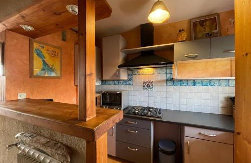 Tregastel Apartment | Appartement avec SUPERBE VUE MER et terrasse, à 100m plages à TREGASTEL - Ref 97