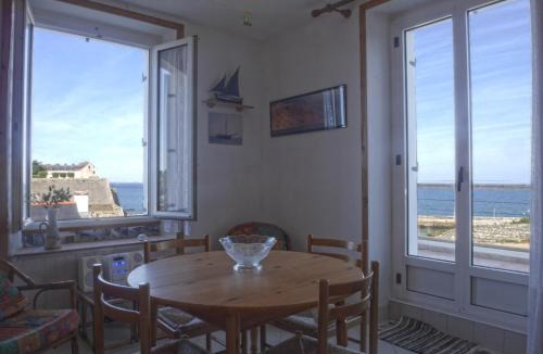 Le Palais Apartment | Appartement centre avec terrasse vue sur mer, animaux acceptés - FR-1-418-156