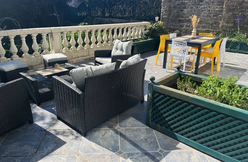 Auray Apartment | Appartement Centre Ville D'auray Avec Grande Terrasse et Jardin Privatif