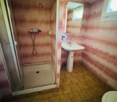 Neris-les-Bains Apartment | Appartement charmant à Néris-les-Bains - 30 m² - Jardin privé
