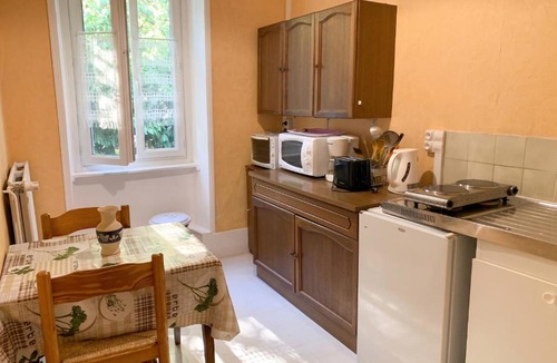 Neris-les-Bains Apartment | Appartement cosy à Néris-les-Bains, 20 m², balcon avec vue