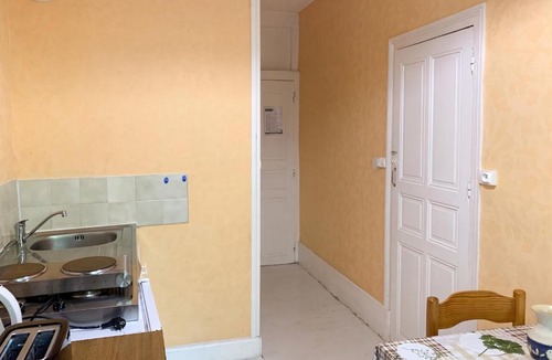 Neris-les-Bains Apartment | Appartement cosy à Néris-les-Bains, 20 m², balcon avec vue