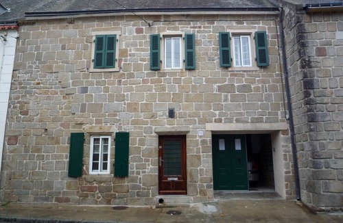 Port-Louis Apartment | Appartement Dans Maison de Caractère Avec Très Beau Jardin Arboré