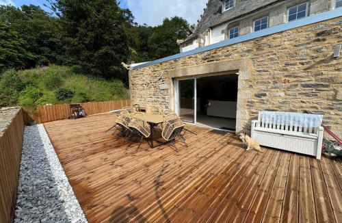 Plouneventer Apartment | Appartement dans un moulin avec terrasse
