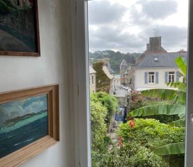 Treguier Apartment | Appartement de 1634 avec balcon au sud sur jardin en plein cœur historique