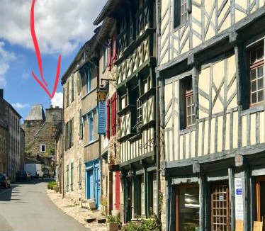 Treguier Apartment | Appartement de 1634 avec balcon au sud sur jardin en plein cœur historique