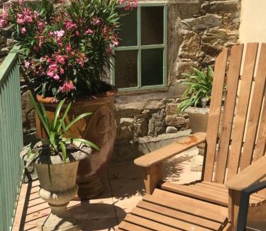 Treguier Apartment | Appartement de 1634 avec balcon au sud sur jardin en plein cœur historique