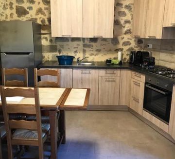 Avene Apartment | appartement de l'église et du château 2 à 15 personnes
