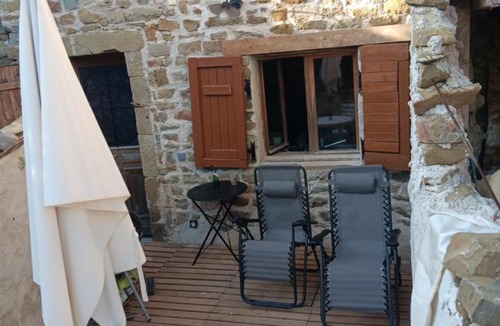 Saint-Andre-de-Rosans Apartment | Appartement avec terrasse sur rue piétonne
