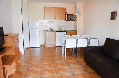 Saint-Jean-de-Luz Condo | Appartement Equipé Près de la Plage + Commerces | Accès Piscine Saisonnière