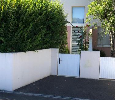 Bourges Apartment | Appartement Hôpital en duplex avec parking et jardinet