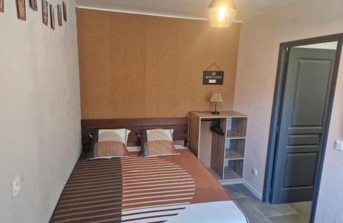 Serezin-du-Rhone Apartment | Appartement indépendant dans maison avec jardinet, au calme