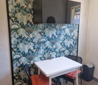 Serezin-du-Rhone Apartment | Appartement indépendant dans maison avec jardinet, au calme