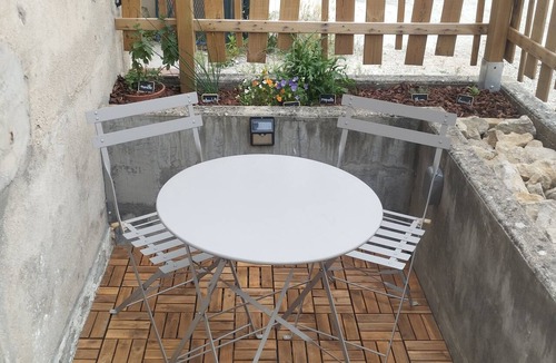 Bourgoin-Jallieu Apartment | Appartement Lumineux en Rdc, Pour Séjour Touristique ou Professionnel