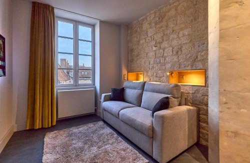 Nevers Apartment | Appartement Montagnon - Les Suites du Palais - Classé 4 étoiles, parking privé, vue cathédrale, 3 chambres