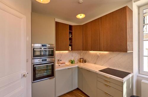 Nevers Apartment | Appartement Montagnon - Les Suites du Palais - Classé 4 étoiles, parking privé, vue cathédrale, 3 chambres