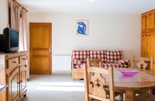 Saint-Crepin Apartment | Appartement paisible à Saint-Crepin avec vue sur la montagne
