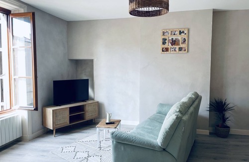 Charlieu Apartment | Appartement Plein Centre de Charlieu 5 Couchages