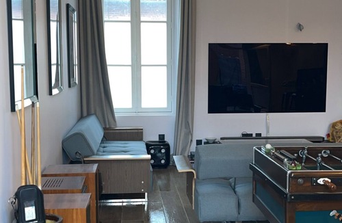 Villers-Cotterets Apartment | Appartement Racine (Appart. 1) on garden with fireplace