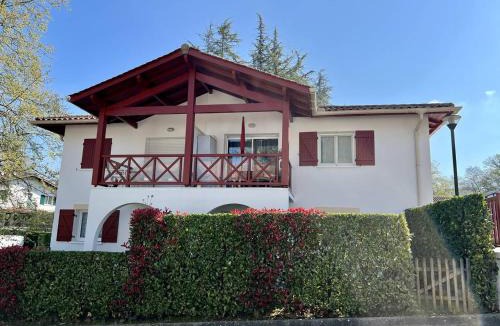 Cambo-les-Bains Apartment | Appartement RDC à Cambo-les-Bains, terrasse, animaux acceptés - FR-1-495-13