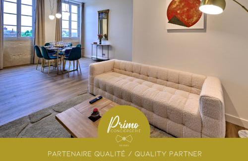 Nevers Apartment | Appartement Saint-Cyr - Les Suites du Palais, parking privé, vue cathédrale, 3 chambres