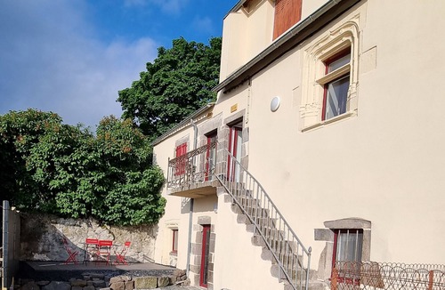 Murol Apartment | Appartement sous le Chateau de Murol